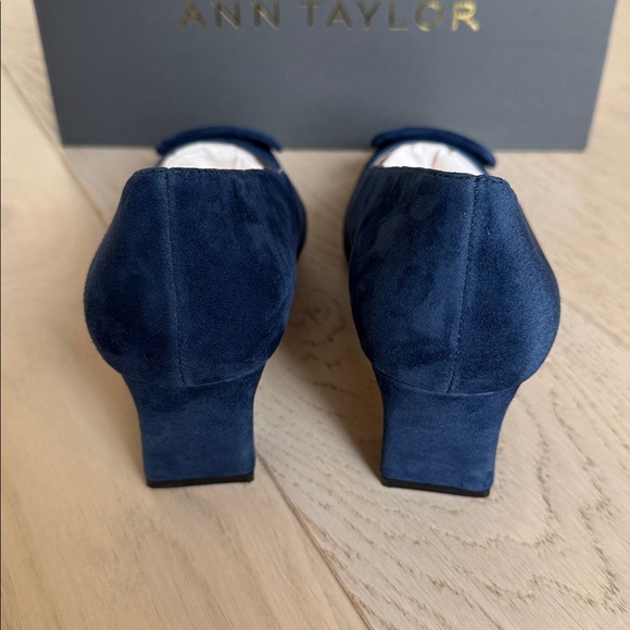 Ann Taylor Suede Buckle Pump Deep Sea Blue Heels Shoes Size 8 - Picture 8 of 10